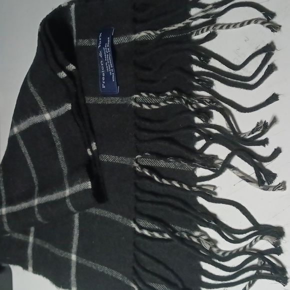 Preston and York 100% acrylic Scarf - Picture 4 of 4